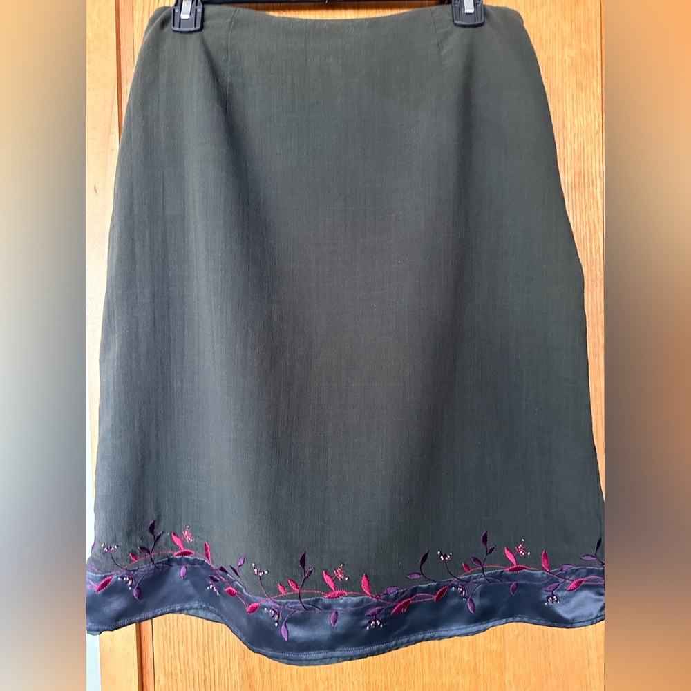 Embroidered Dark Green Skirt w embroidery lined